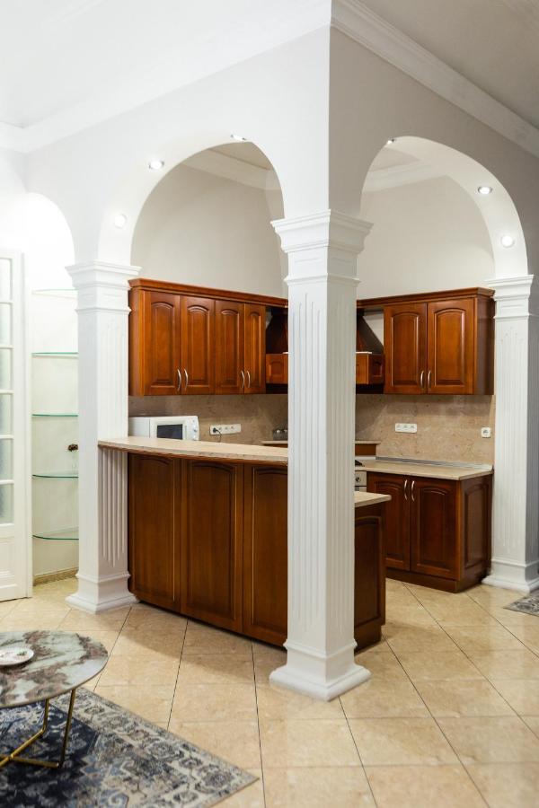 Luxury Downtown 3 Bedroom Apartment By Synagoge With Beautiful View بودابست المظهر الخارجي الصورة